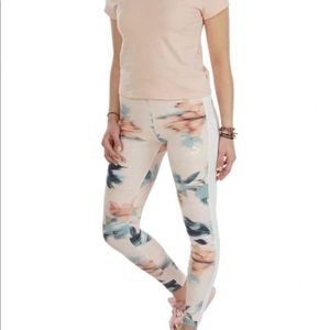 PUMA CLASSICS LOGO T7 AOP COLOR PEARL-AOP LEGGINGS